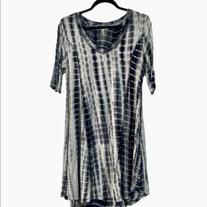 Haani Women’s Tunic Top Long Blouse Dress Size MEDIUM Black & White Hi-Low Beach